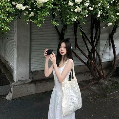 比基尼琼斯和爱的圣殿