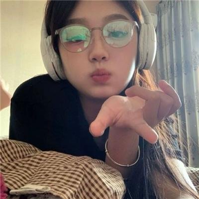 女孩舞步